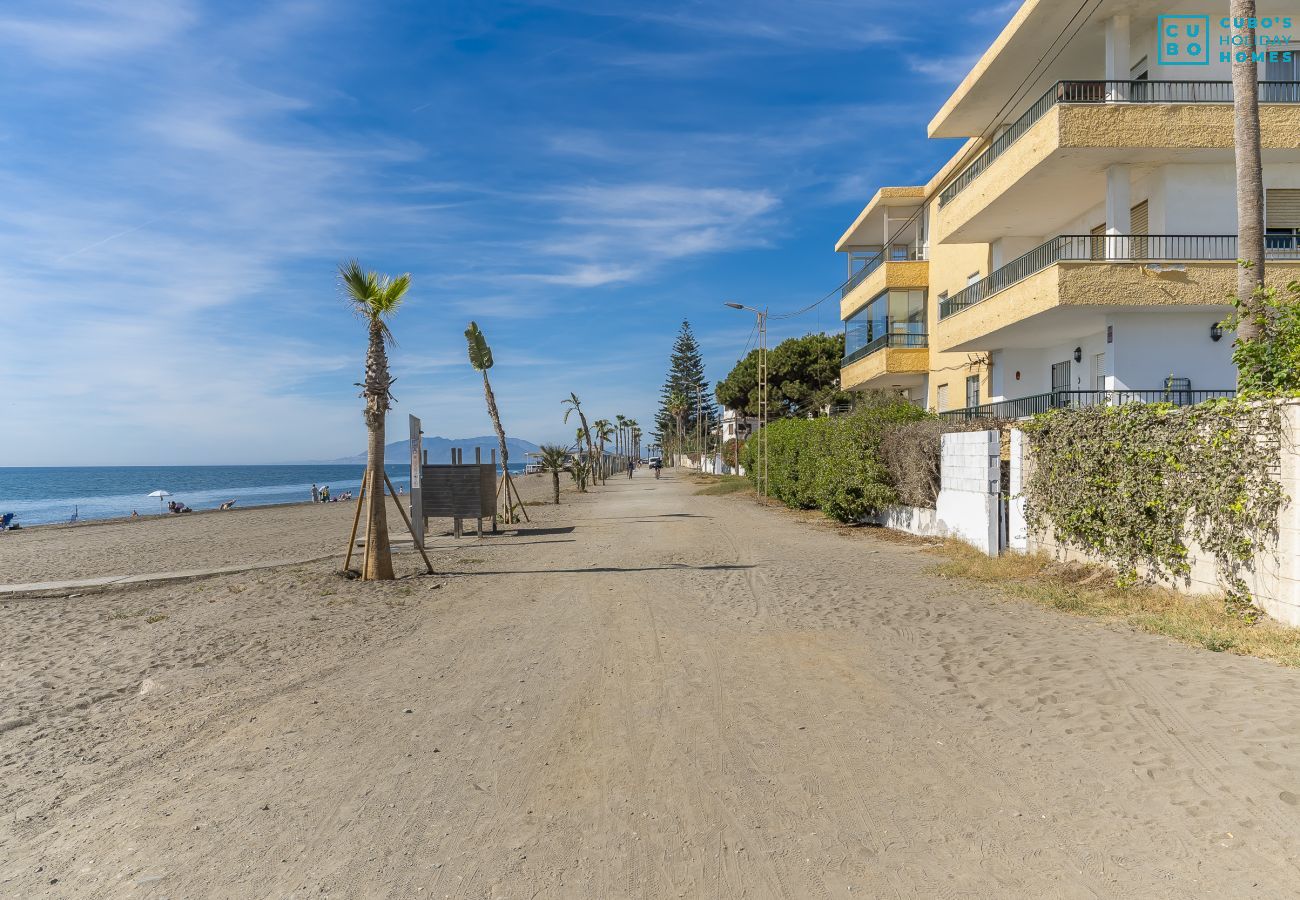 Apartamento en Rincón de la Victoria - Cubo's First Line Beach Las Gaviotas Apartment