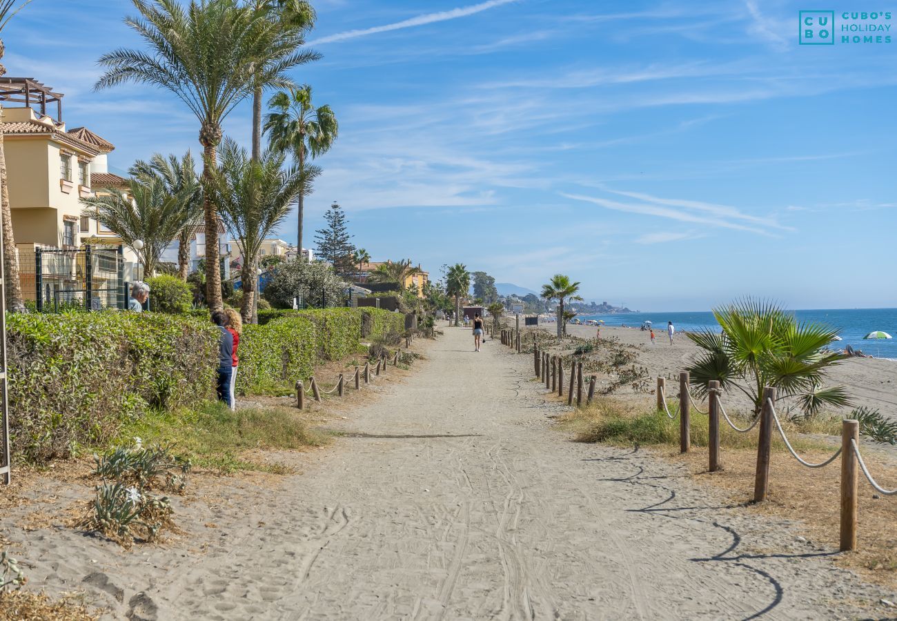 Apartamento en Rincón de la Victoria - Cubo's First Line Beach Las Gaviotas Apartment