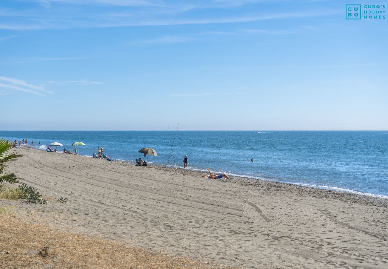Apartamento en Rincón de la Victoria - Cubo's First Line Beach Las Gaviotas Apartment