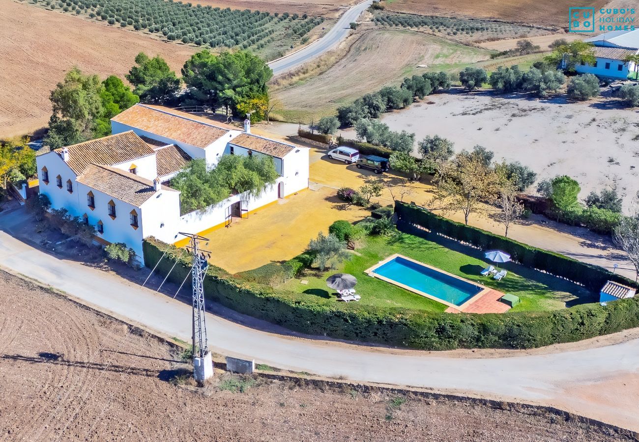 Casa rural con piscina para 20 personas
