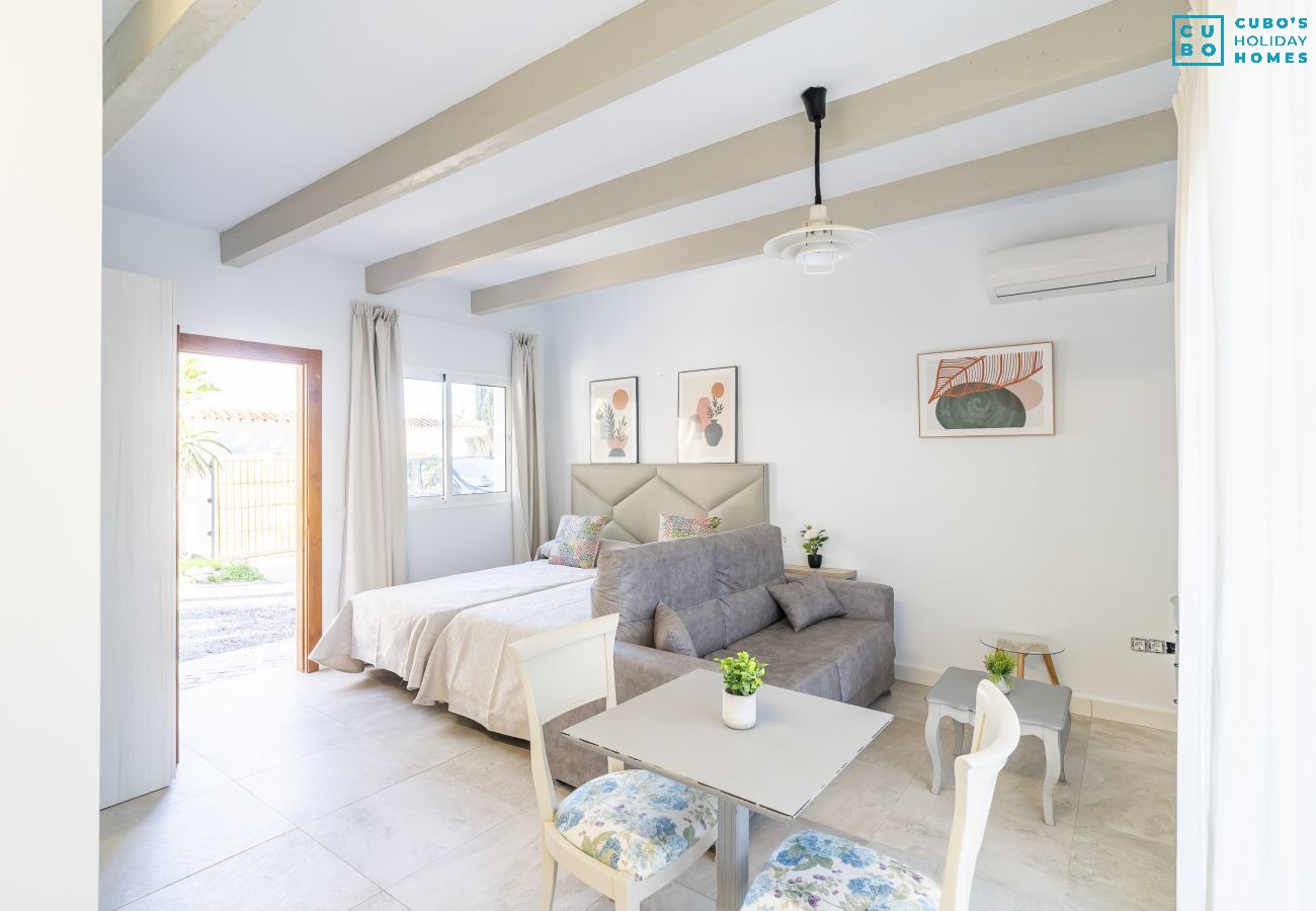 Casa rural en Alhaurín el Grande - Cubo's NAZ Country Stay | Family Fun B&B