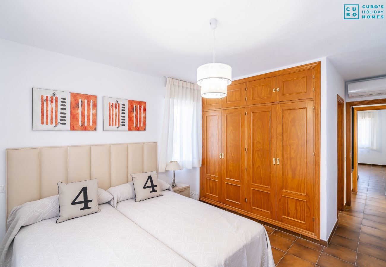 Casa rural en Alhaurín el Grande - Cubo's NAZ Country Stay | Family Fun B&B