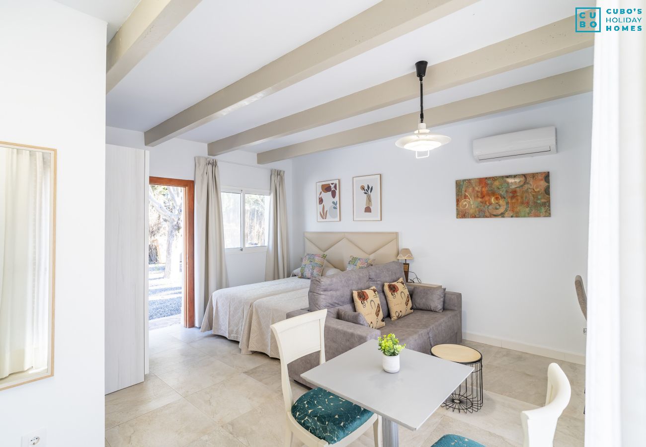 Casa rural en Alhaurín el Grande - Cubo's NAZ Country Stay | Family Fun B&B