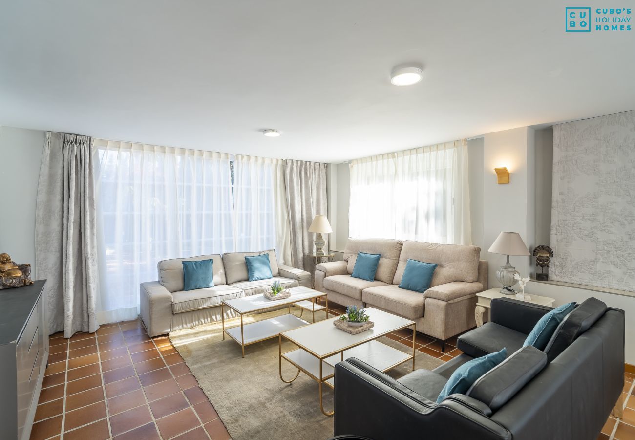 Casa rural en Alhaurín el Grande - Cubo's NAZ Country Stay | Family Fun B&B