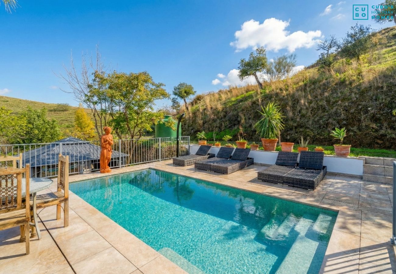 Casa rural con piscina en Coín