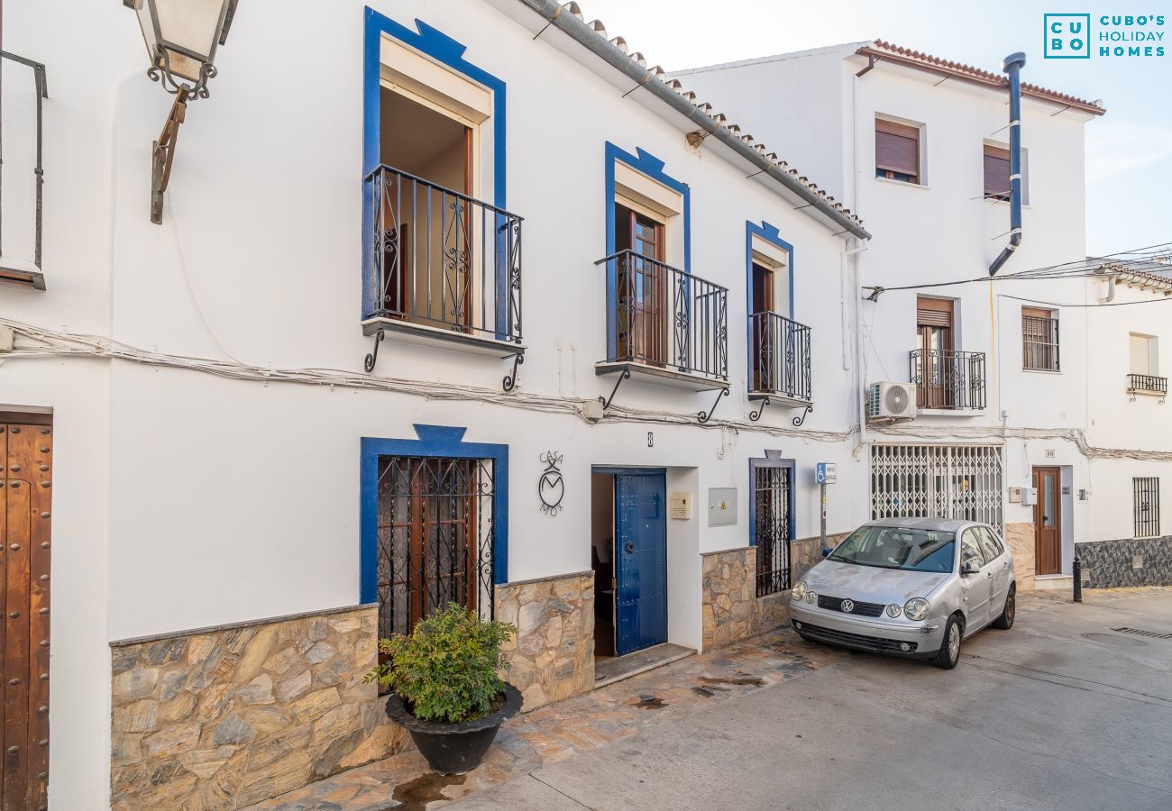 Casa rural con piscina privada en la Sierra de las Nieves, ideal para desconectar en grupo o familia.