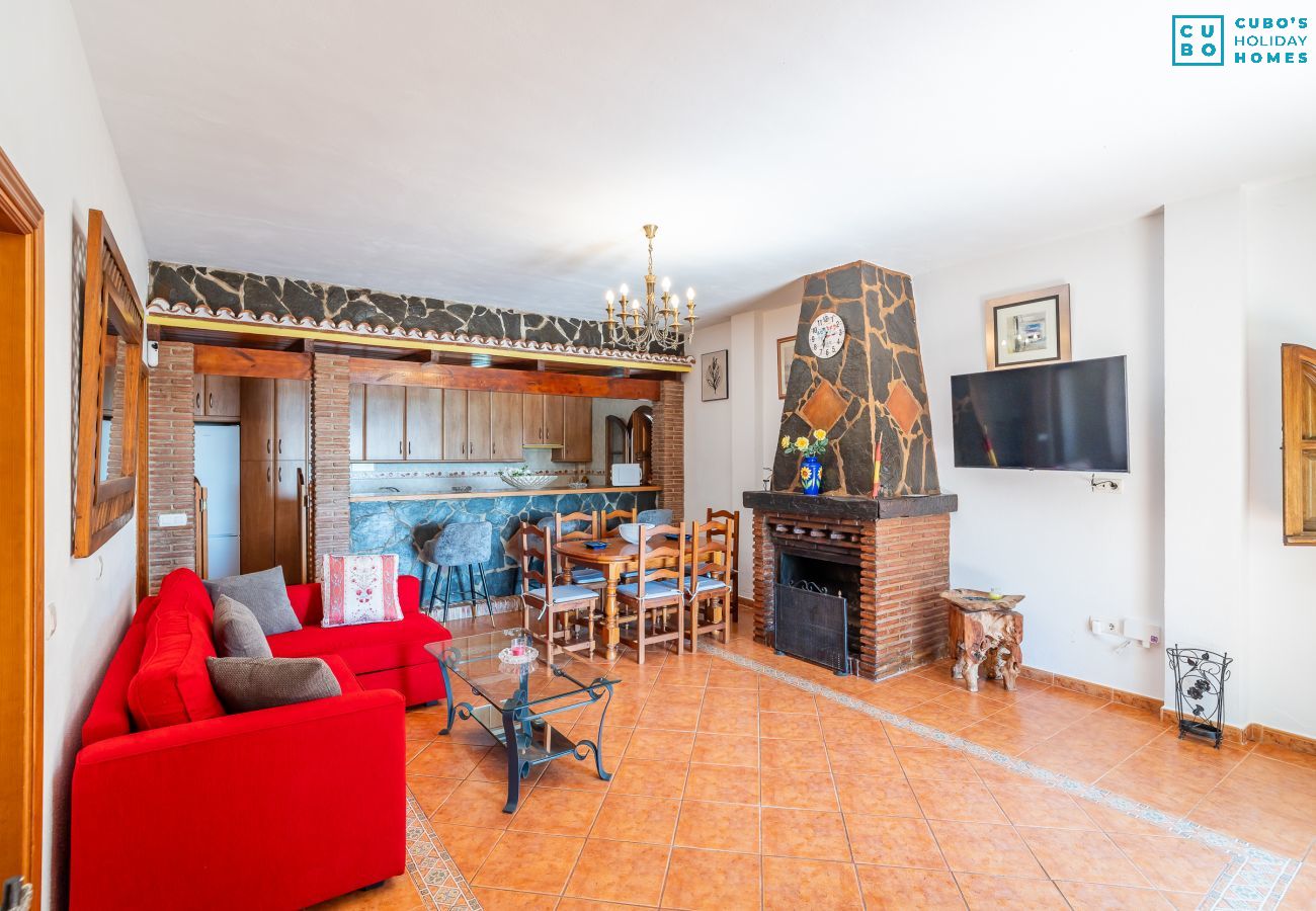 Casa rural en Alozaina - Cubo's El Valentin Rural House & Saltwater Pool