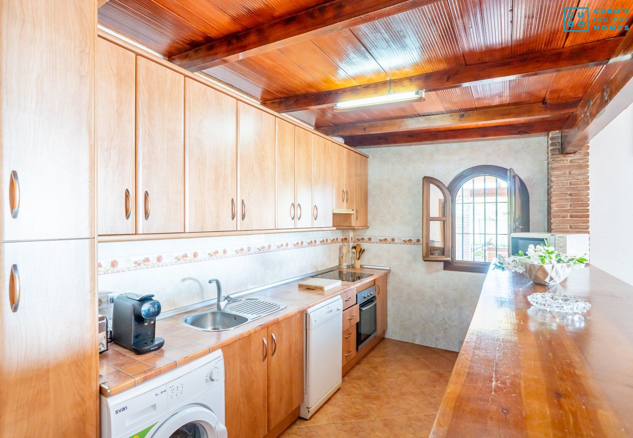 Casa rural en Alozaina - Cubo's El Valentin Rural House & Saltwater Pool