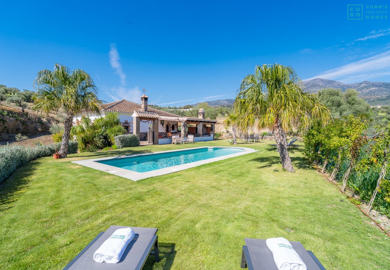 Casa rural en Alozaina - Cubo's El Valentin Rural House & Saltwater Pool