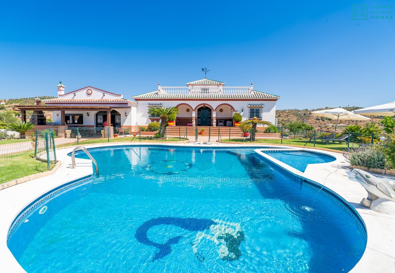 Casa rural con piscina en Guaro