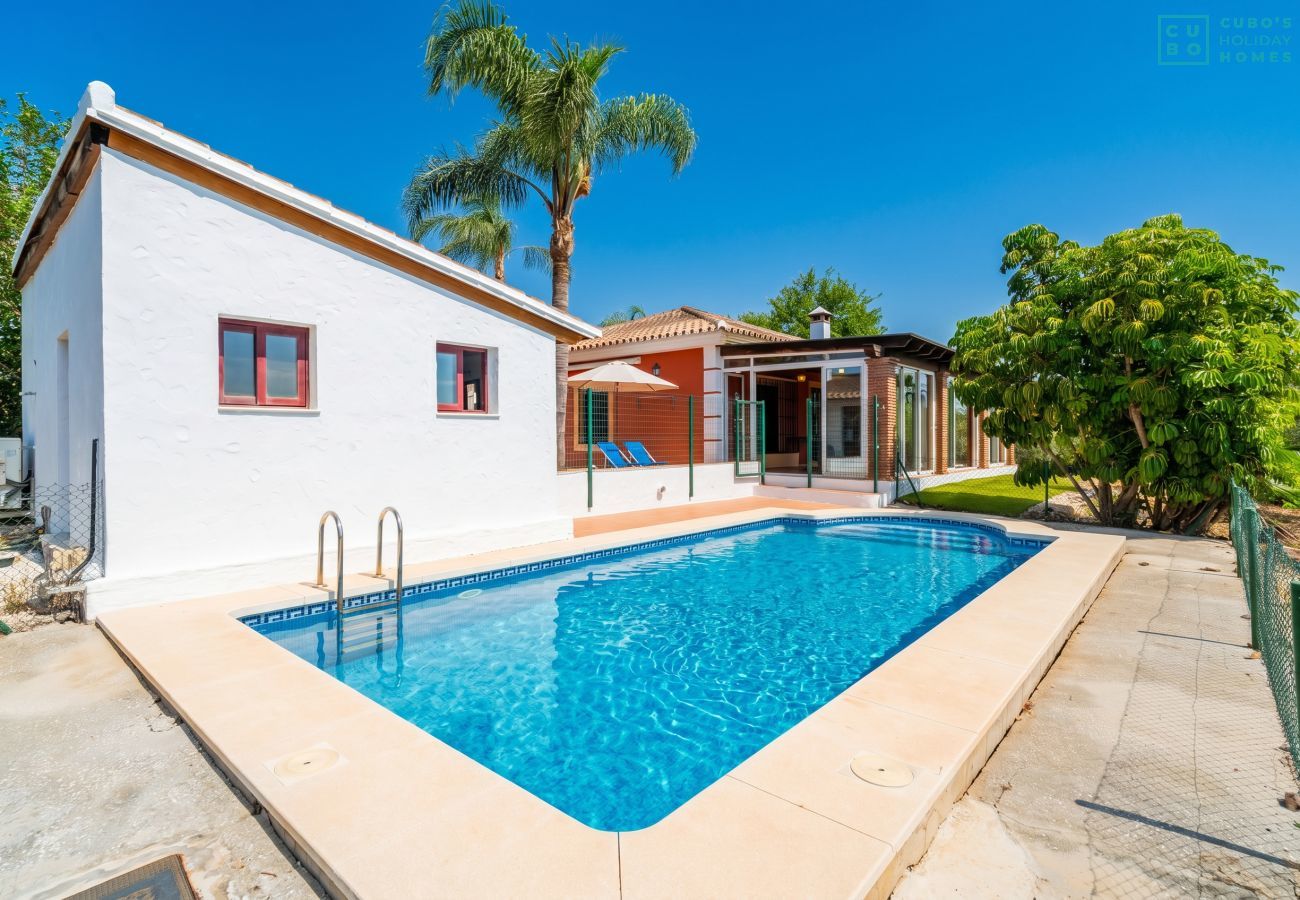 Casa rural con piscina en Coín