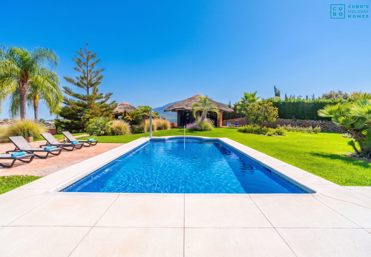 Apartamento vacacional con piscina en Coín
