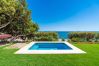 Villa in Mijas Costa - Cubo's Beachfront Villa Khayyam