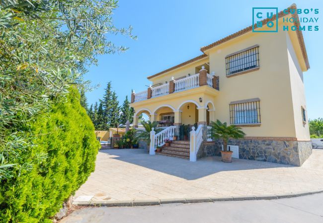 Villa in Alhaurin de la Torre - Cubo's Villa Torre Encina Villa in Alhaurin de la Torre - Cubo's Villa Torre Encina