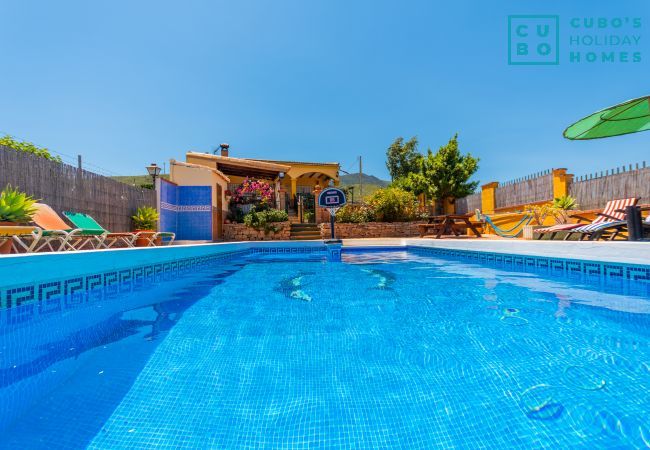 Private pool of this villa in Ardales