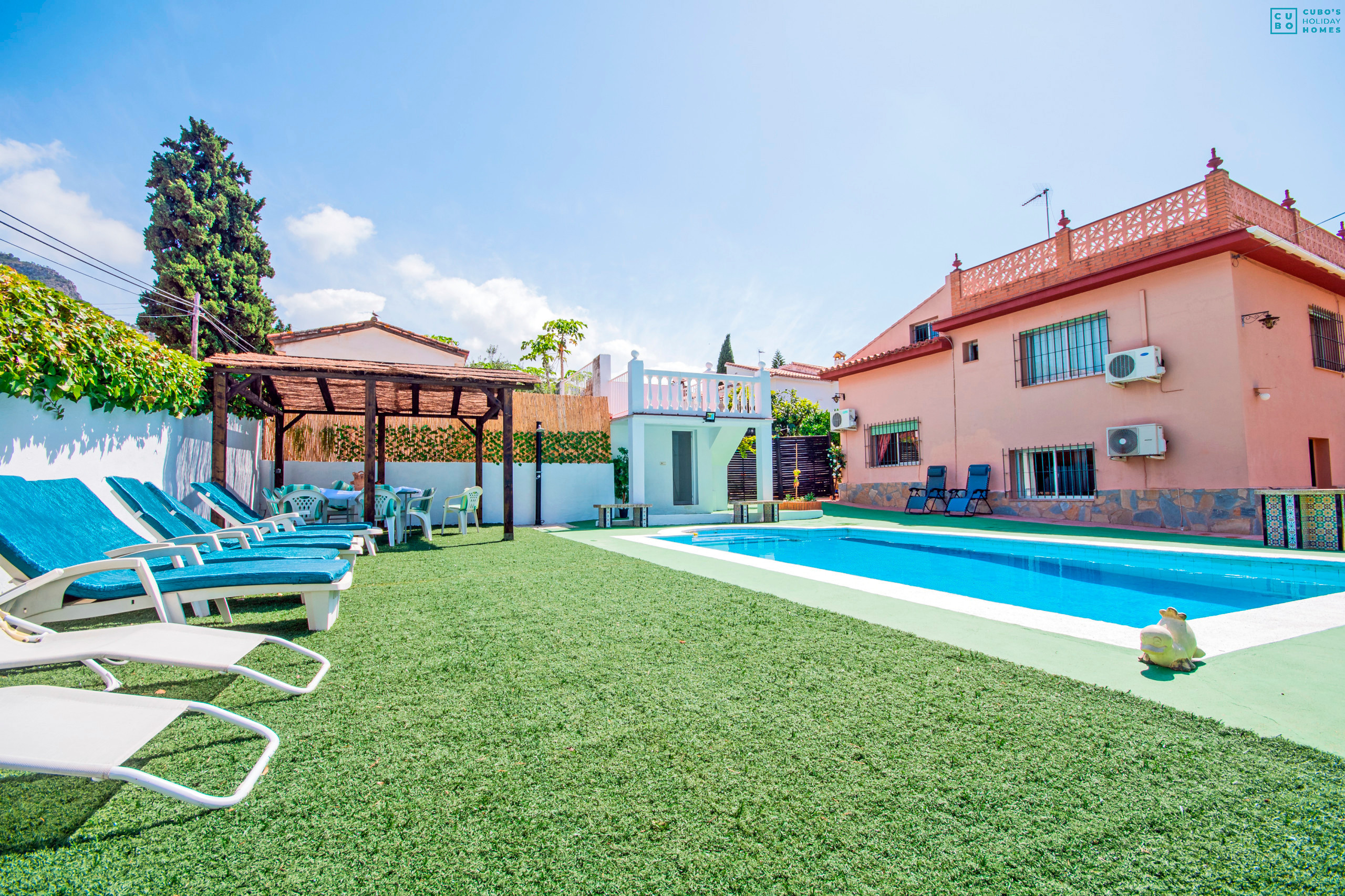 Holiday villa in Alhaurín de la Torre with pool