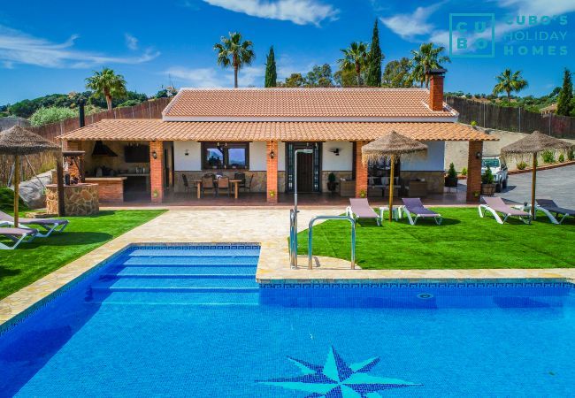 Piscina privada de esta villa en Alhaurín el Grande