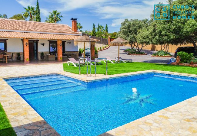 Private pool of this villa in Alhaurín el Grande