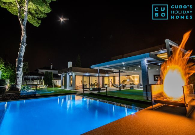 Private swimming pool at night of the luxury villa Elena in Alhaurín el Grande, Málaga