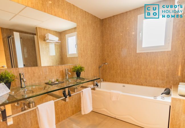 Bathroom of this apartment in Marbella