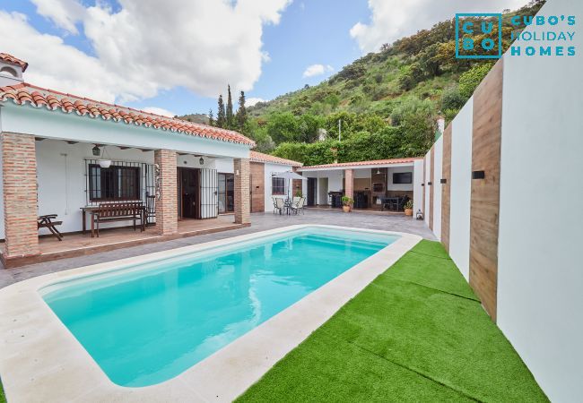 Pool of this farm in the Montes de Málaga