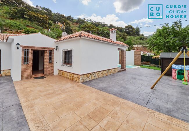 Villa in Casabermeja - Cubo's Finca El Nogal de los Montes de Málaga Villa in Casabermeja - Cubo's Finca El Nogal de los Montes de Málaga