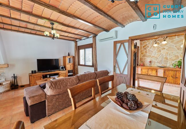 Villa in Casabermeja - Cubo's Finca El Nogal de los Montes de Málaga Villa in Casabermeja - Cubo's Finca El Nogal de los Montes de Málaga