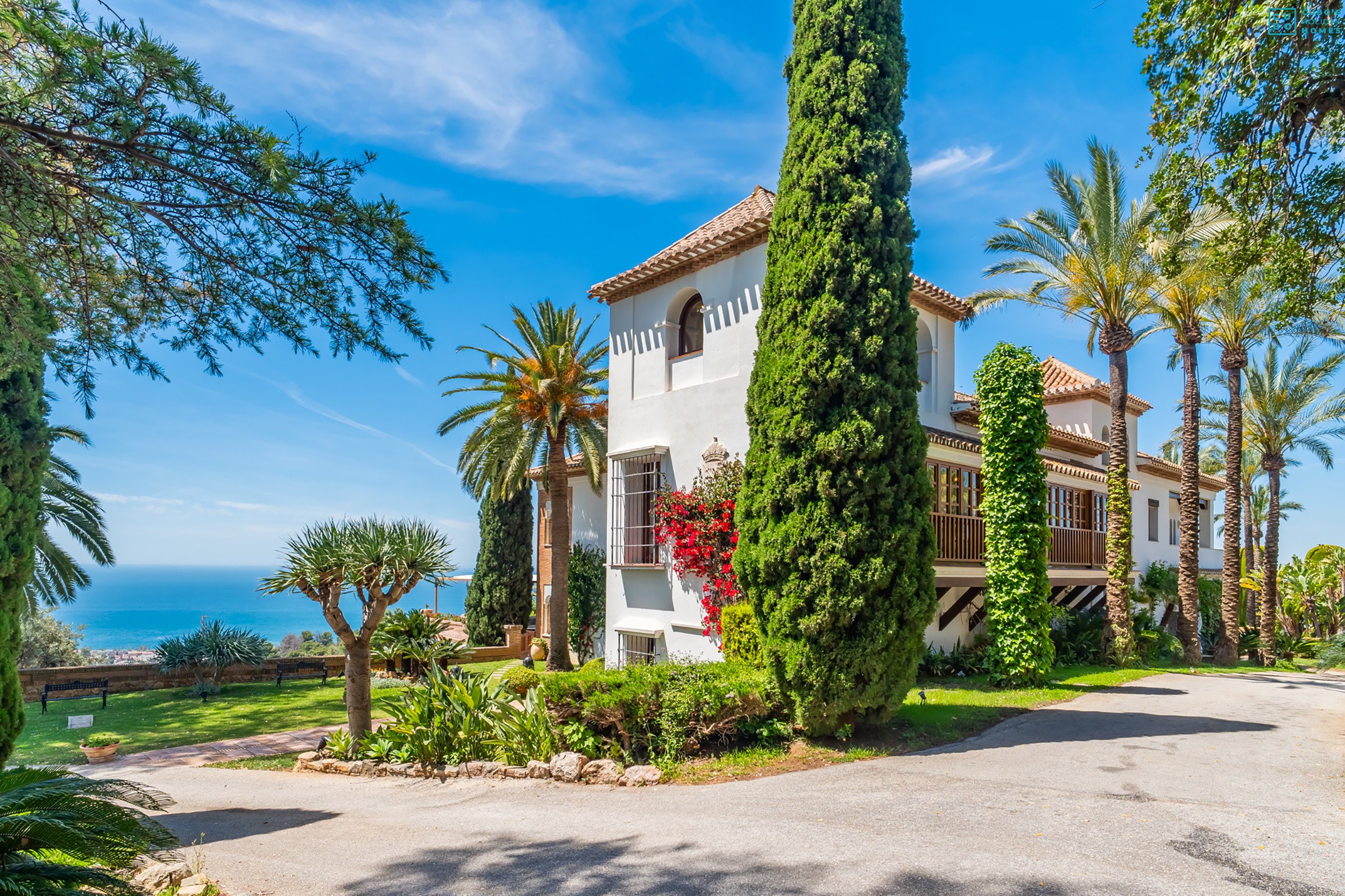 Luxury villa with pool and sea views in Málaga