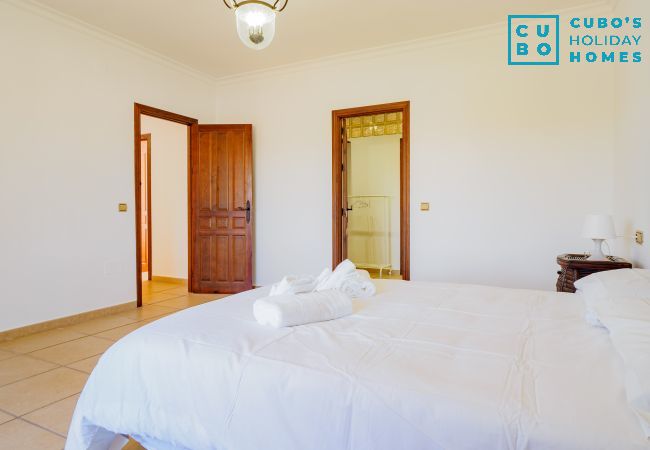 Villa in Alhaurin de la Torre - Cubo's Villa Plumaria de Alhaurin Villa in Alhaurin de la Torre - Cubo's Villa Plumaria de Alhaurin