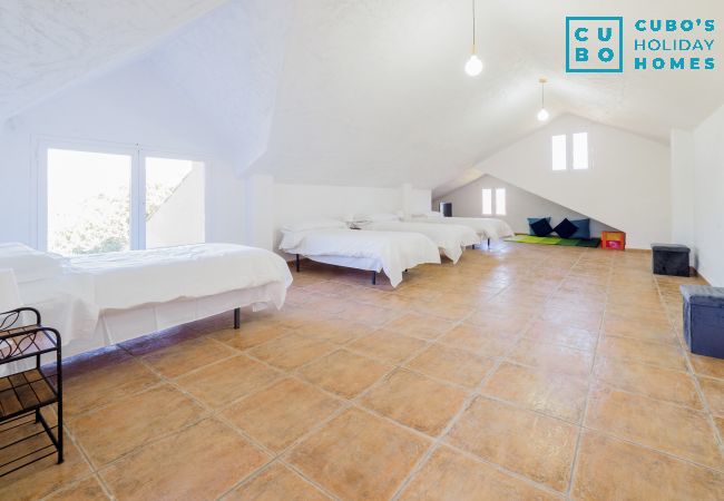 Villa in Alhaurin de la Torre - Cubo's Villa Plumaria de Alhaurin Villa in Alhaurin de la Torre - Cubo's Villa Plumaria de Alhaurin