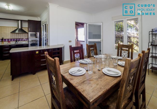 Villa in Alhaurin de la Torre - Cubo's Villa Plumaria de Alhaurin Villa in Alhaurin de la Torre - Cubo's Villa Plumaria de Alhaurin