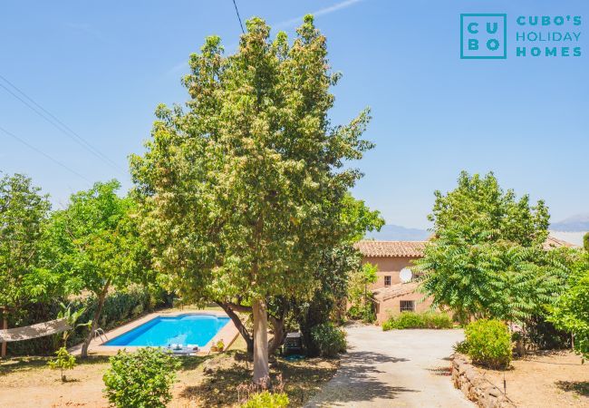 Exteriors and entrance of Casa Rural El Nogal