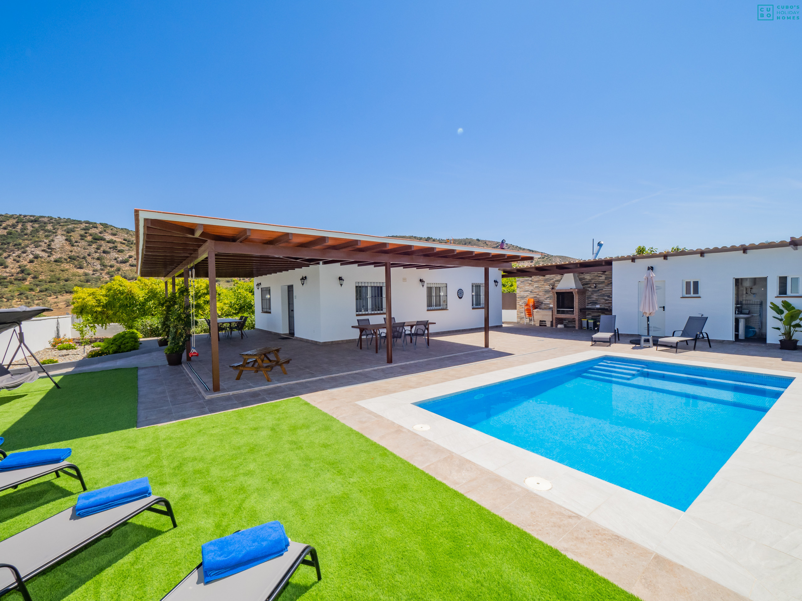 Private pool of the accommodation and its surrounding environment on a fenced and intimate plot