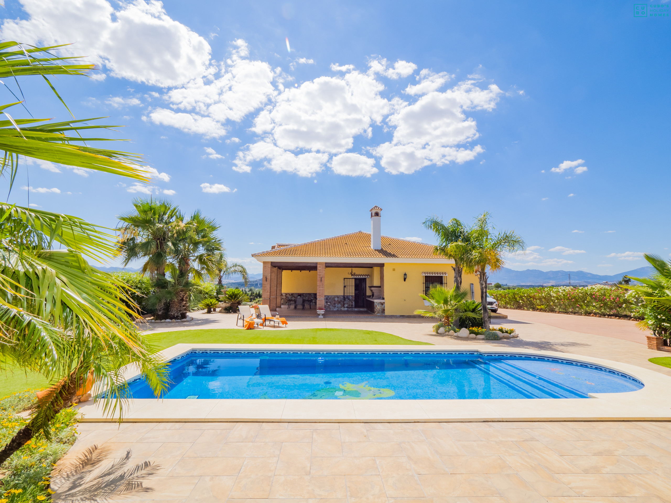 Family accommodation with private pool in Malaga