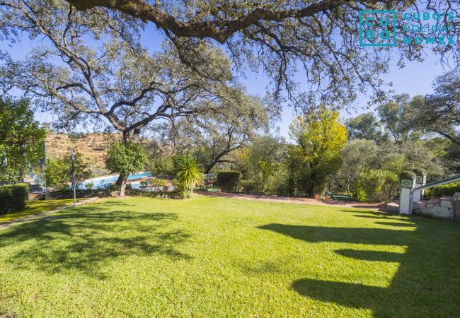 Cottage in Guillena - Cubo's Quinta de los Cisnes & minigolf included