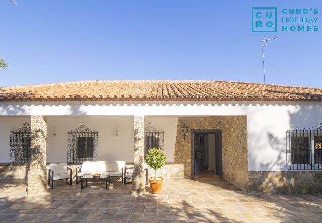 Cottage in Guillena - Cubo's Quinta de los Cisnes & minigolf included