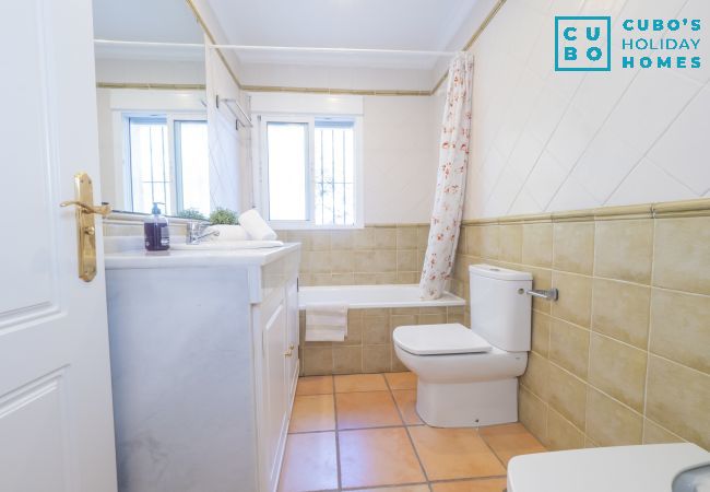 Cottage in Guillena - Cubo's Quinta de los Cisnes & minigolf included Cottage in Guillena - Cubo's Quinta de los Cisnes & minigolf included