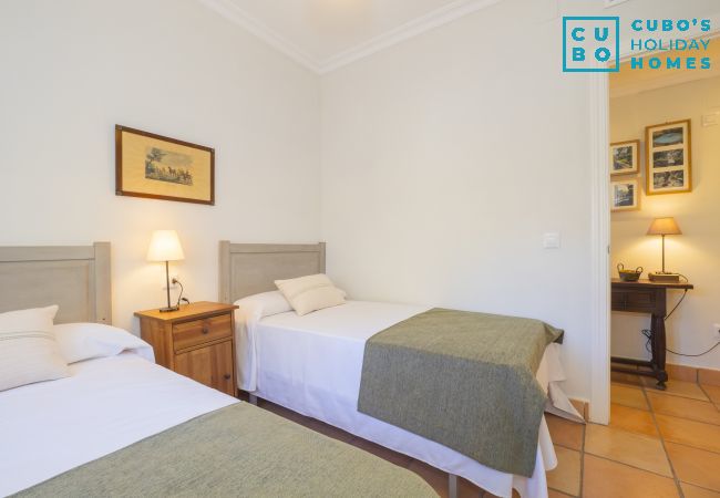Cottage in Guillena - Cubo's Quinta de los Cisnes & minigolf included Cottage in Guillena - Cubo's Quinta de los Cisnes & minigolf included