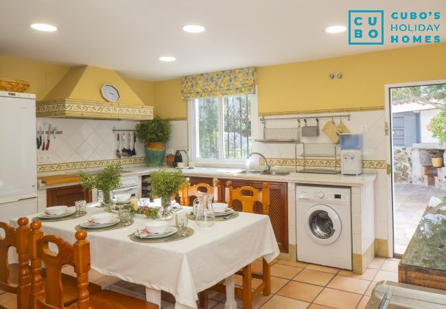 Cottage in Guillena - Cubo's Quinta de los Cisnes & minigolf included Cottage in Guillena - Cubo's Quinta de los Cisnes & minigolf included