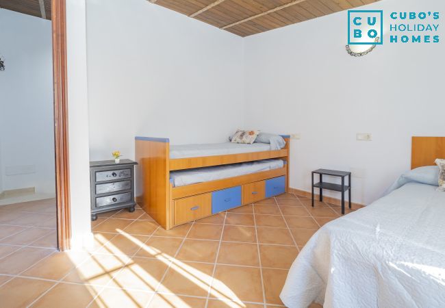 Cottage in Alhaurín el Grande - Cubo's Casa La Bravo BBQ Roof Terrace Cottage in Alhaurín el Grande - Cubo's Casa La Bravo BBQ Roof Terrace