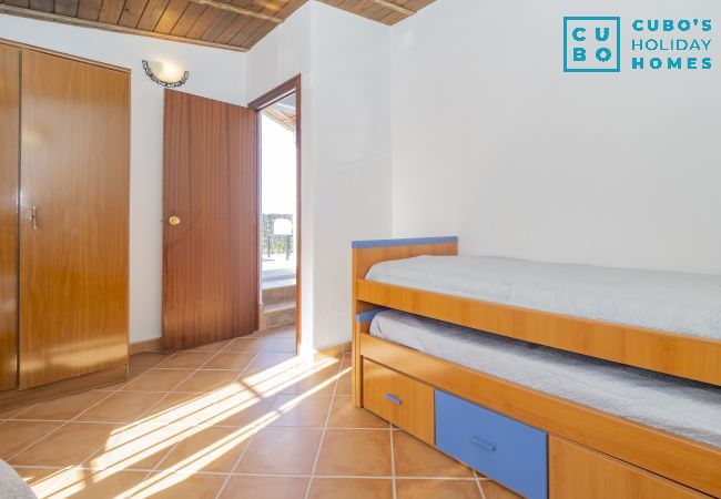 Cottage in Alhaurín el Grande - Cubo's Casa La Bravo BBQ Roof Terrace Cottage in Alhaurín el Grande - Cubo's Casa La Bravo BBQ Roof Terrace