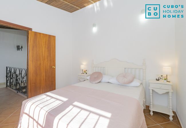 Cottage in Alhaurín el Grande - Cubo's Casa La Bravo BBQ Roof Terrace Cottage in Alhaurín el Grande - Cubo's Casa La Bravo BBQ Roof Terrace