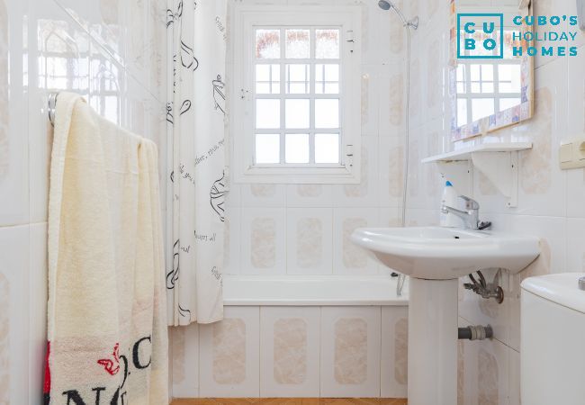 Cottage in Alhaurín el Grande - Cubo's Casa La Bravo BBQ Roof Terrace Cottage in Alhaurín el Grande - Cubo's Casa La Bravo BBQ Roof Terrace