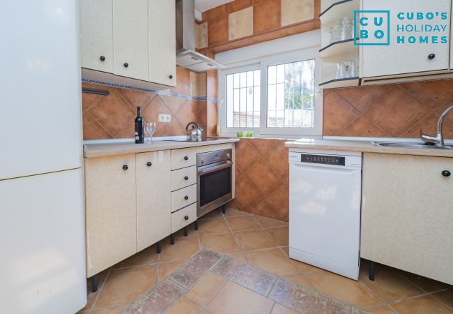 Cottage in Alhaurín el Grande - Cubo's Casa La Bravo BBQ Roof Terrace Cottage in Alhaurín el Grande - Cubo's Casa La Bravo BBQ Roof Terrace