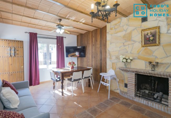 Cottage in Alhaurín el Grande - Cubo's Casa La Bravo BBQ Roof Terrace Cottage in Alhaurín el Grande - Cubo's Casa La Bravo BBQ Roof Terrace