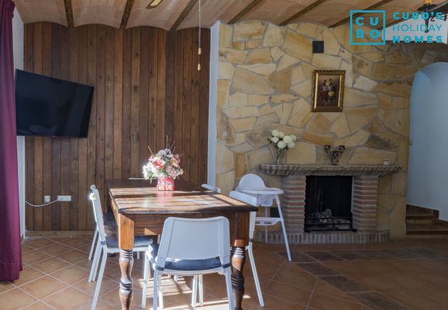 Cottage in Alhaurín el Grande - Cubo's Casa La Bravo BBQ Roof Terrace Cottage in Alhaurín el Grande - Cubo's Casa La Bravo BBQ Roof Terrace