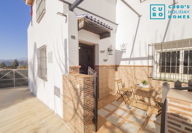 Cottage in Alhaurín el Grande - Cubo's Casa La Bravo BBQ Roof Terrace Cottage in Alhaurín el Grande - Cubo's Casa La Bravo BBQ Roof Terrace