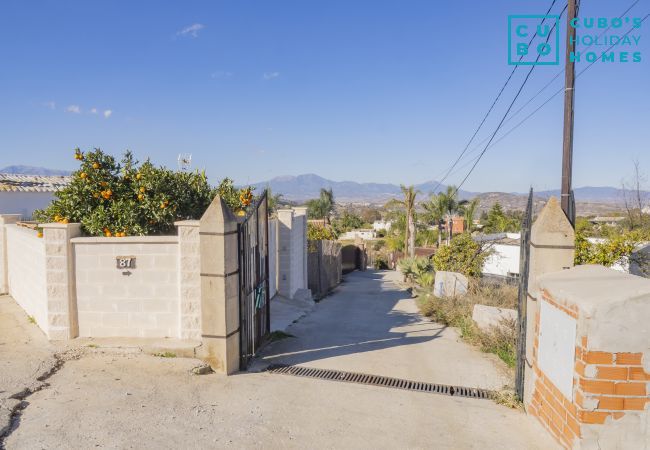 Cottage in Alhaurín el Grande - Cubo's Casa La Bravo BBQ Roof Terrace Cottage in Alhaurín el Grande - Cubo's Casa La Bravo BBQ Roof Terrace