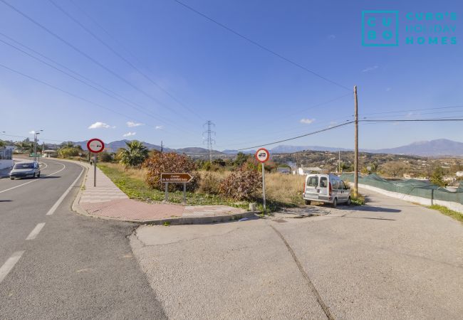 Cottage in Alhaurín el Grande - Cubo's Casa La Bravo BBQ Roof Terrace Cottage in Alhaurín el Grande - Cubo's Casa La Bravo BBQ Roof Terrace