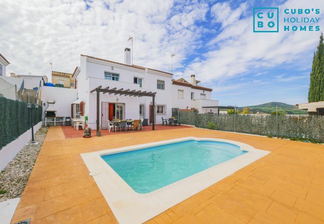 Wonderful country house with swimming pool for 9 people in Almogía.